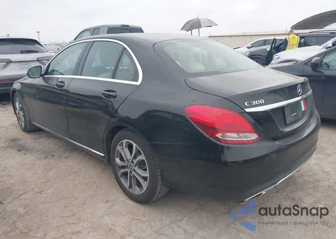 2018 Mercedes-Benz C 300 z USA, uszkodzony, nr VIN 55SWF4JB9JU237149